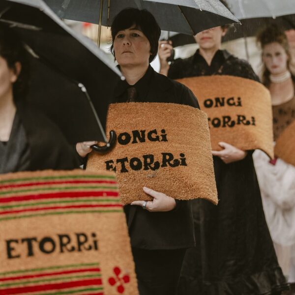 Mundo eta Uniberso Ean-6880